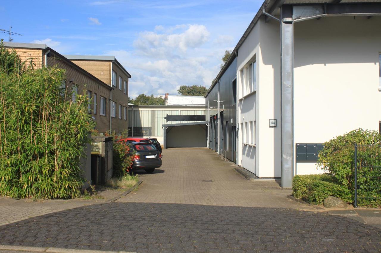 R B Apartment Am Airport Hamburg - 1-4 Personen - Kueche - Smart Tv - Waschmaschine - Perfekt Fuer Geschaeftsreisende Oder Familien מראה חיצוני תמונה